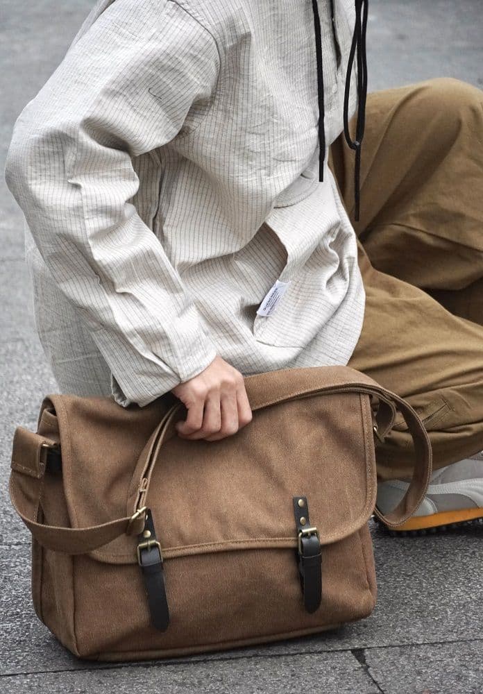 Urban Canvas Messenger product