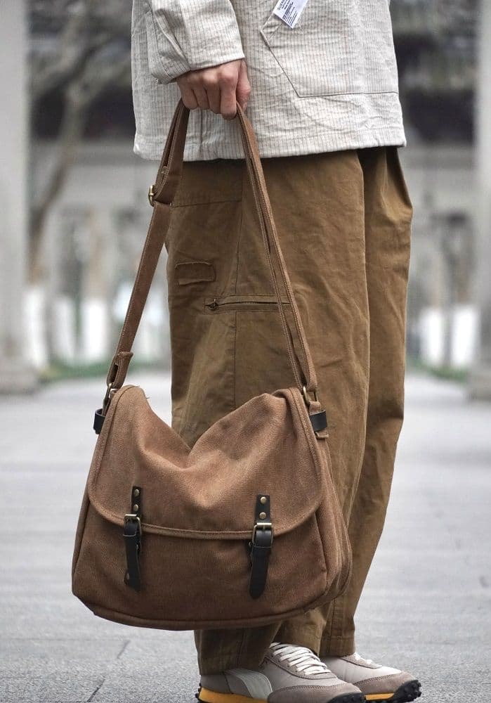 Urban Canvas Messenger product